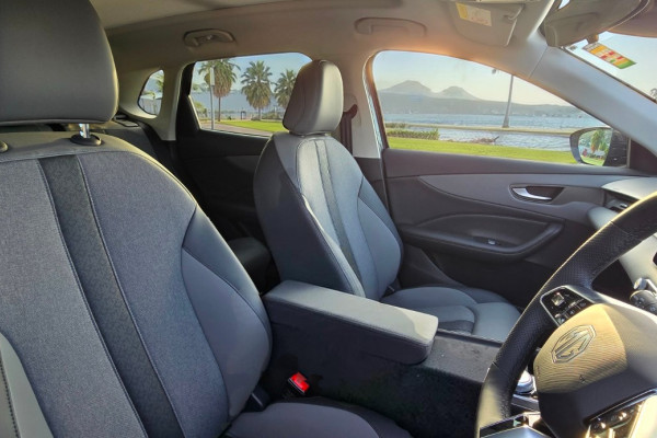 2026 MG MGS5 EV ZS3EM Essence 49 SUV Image 2