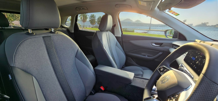 2026 MG MGS5 EV ZS3EM Essence 49 SUV Image 2