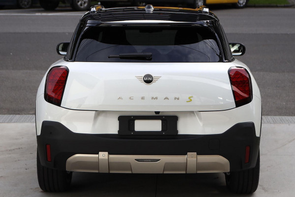 2026 MINI Aceman J05 SE Favoured Hatch image 3
