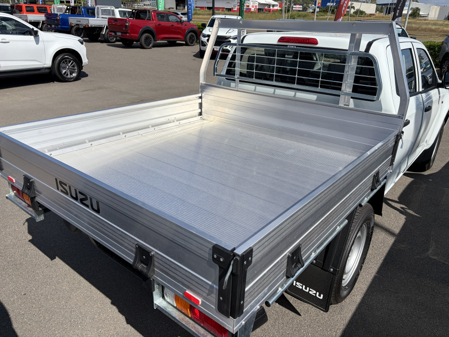 2026 MY25.5 Isuzu D-MAX RG SX High Ride Cab Chassis Image 3