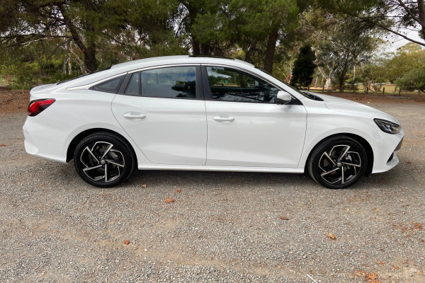 2024 MG MG5 AP32 Essence Sedan