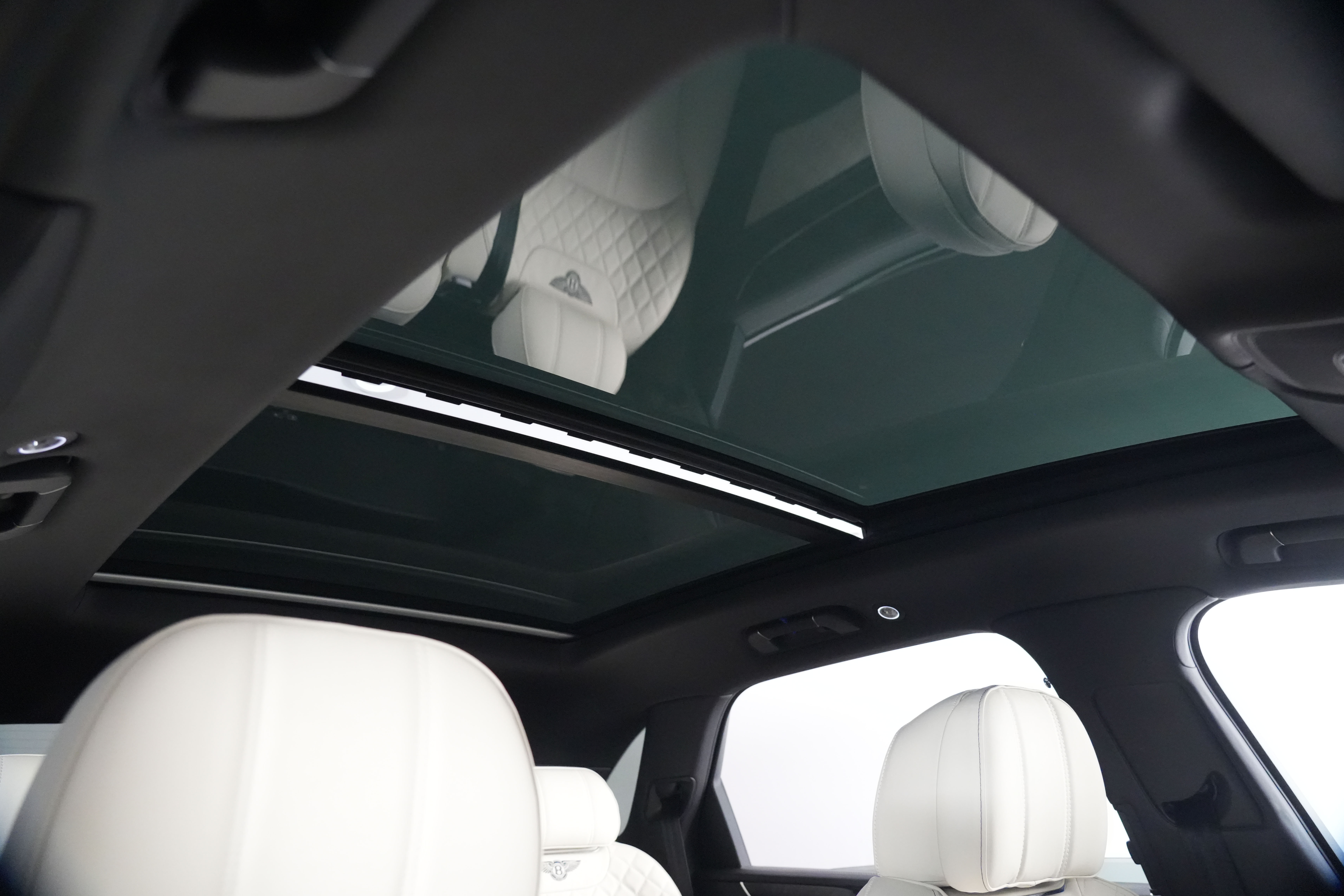 2018 Bentley Bentayga W12 SUV Image 32