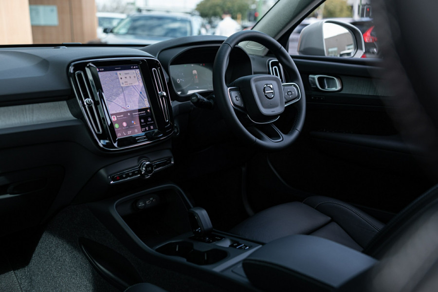 2025 MY26 Volvo XC40 XZ Plus B4 SUV Image 3