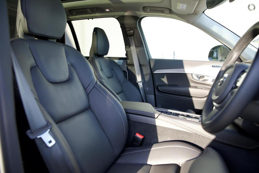 2024 Volvo XC90 L Series Recharge Ultimate T8 Plug-In Hybrid SUV Image 9