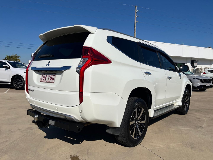 2018 Mitsubishi Pajero Sport QE GLS SUV Image 7