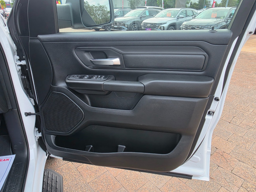 2026 Ram 1500 DT Express Black Edition Hurricane SO Ute Image 11