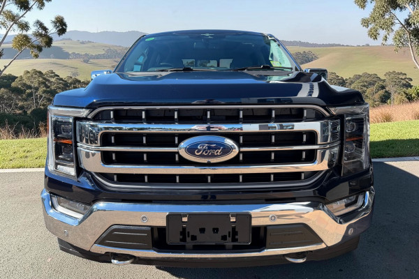 2023 Ford F-150  Lariat Dual Cab Image 2