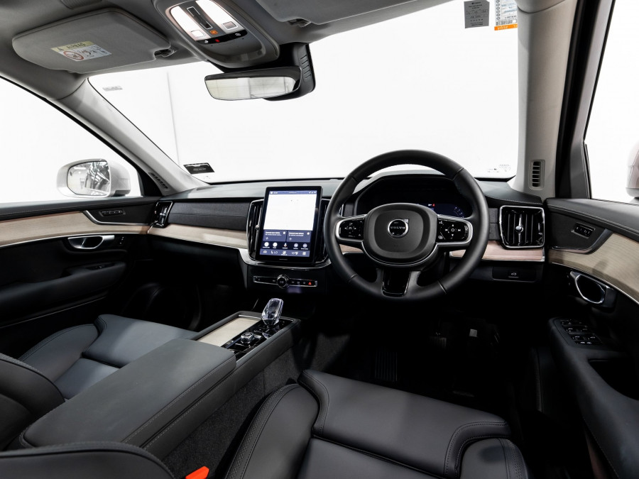 2025 Volvo XC90 L Series Ultra B5 Bright SUV Image 11