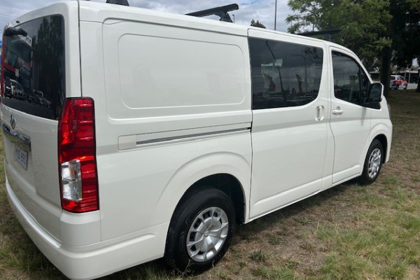 2020 Toyota HiAce GDH300R  Crew Van Image 5