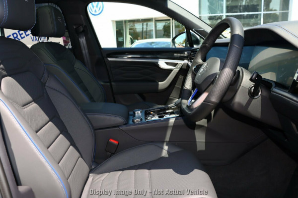 2026 Volkswagen Touareg RC R SUV Image 9