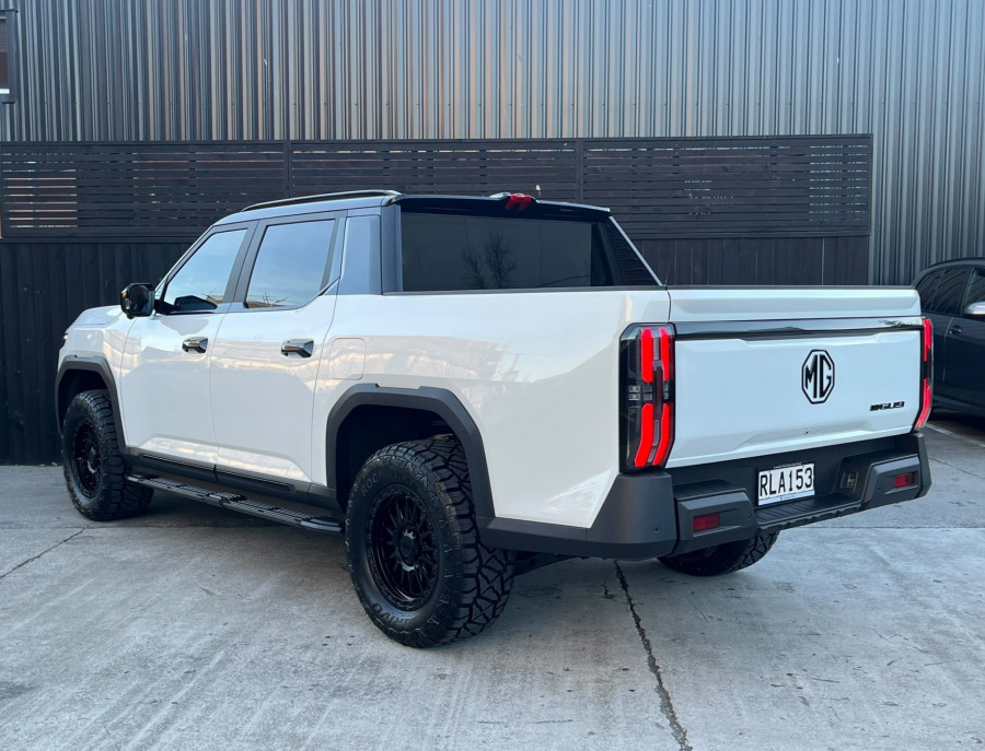 2025 MG U9 Black Edition Ute Image 5