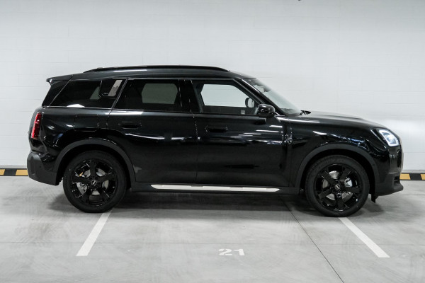 2026 MINI Countryman U25 S Favoured SUV image 3