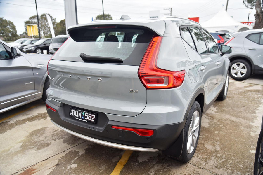 2025 Volvo XC40 XZ Plus B4 SUV Image 3