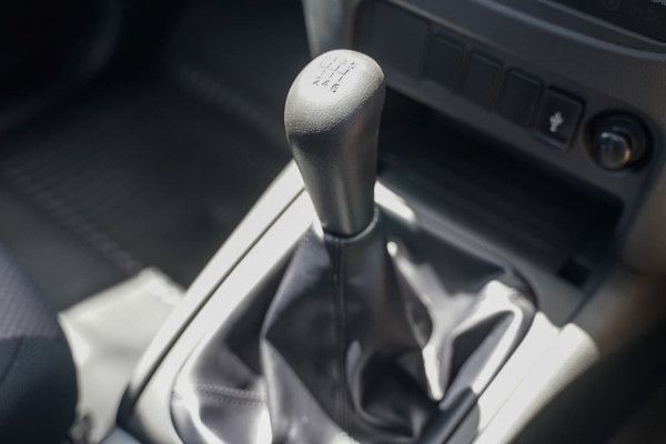 2019 Mitsubishi Triton MR GLX Cab chassis