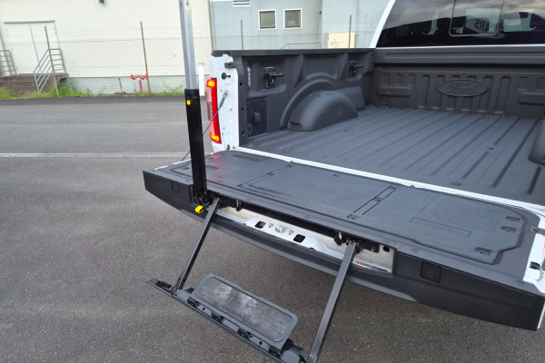 2023 Ford F-150  Lariat Dual Cab Image 30