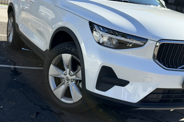 2025 Volvo XC40 XZ Plus B4 SUV Image 2