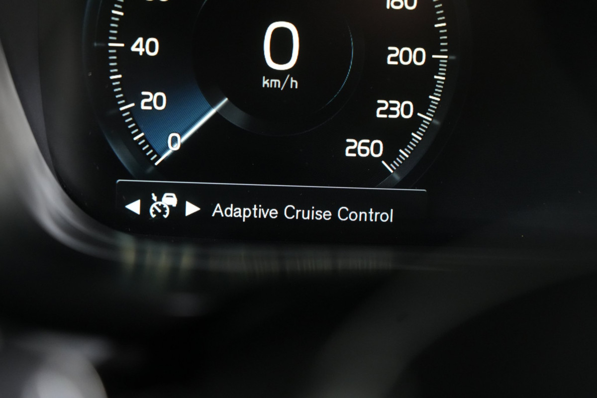 2018 Volvo XC60 UZ T8 R-Design SUV