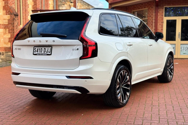 2026 Volvo XC90 L Series Ultra B5 Dark SUV Image 5
