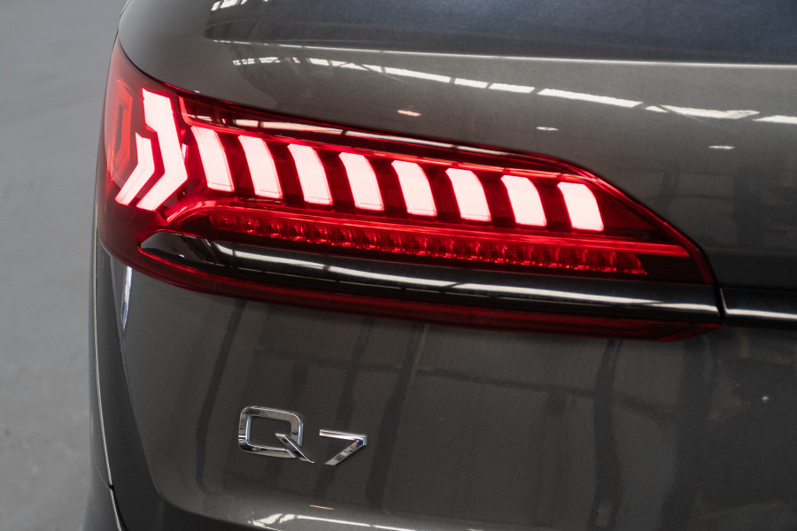 2021 Audi Q7 4M 55 TFSI S line SUV Image 11