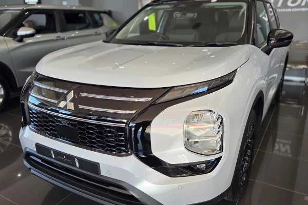 2025 Mitsubishi Outlander ZM LS SUV Image 1