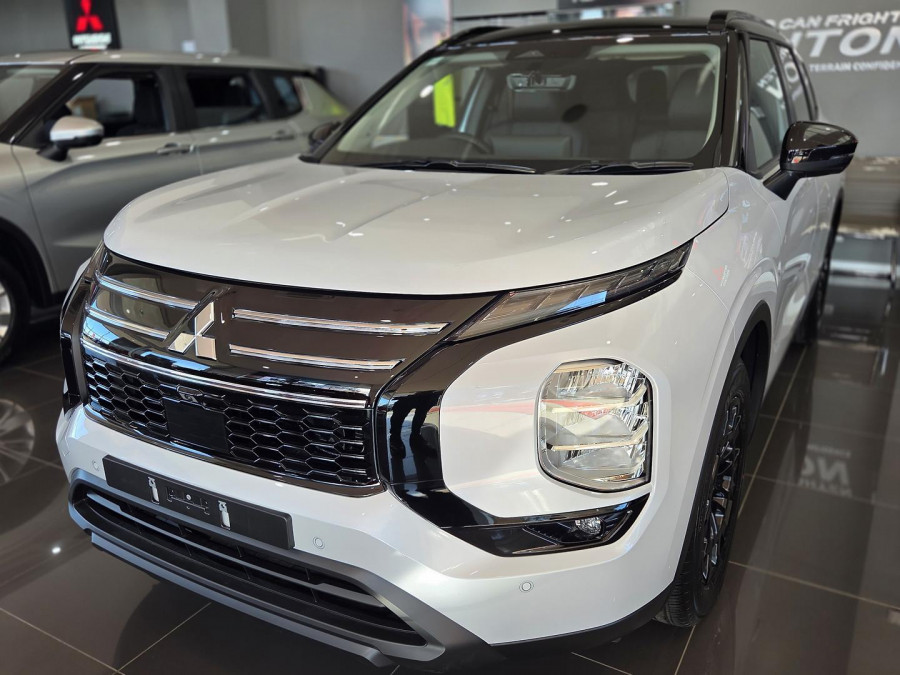 2025 Mitsubishi Outlander ZM LS SUV Image 1