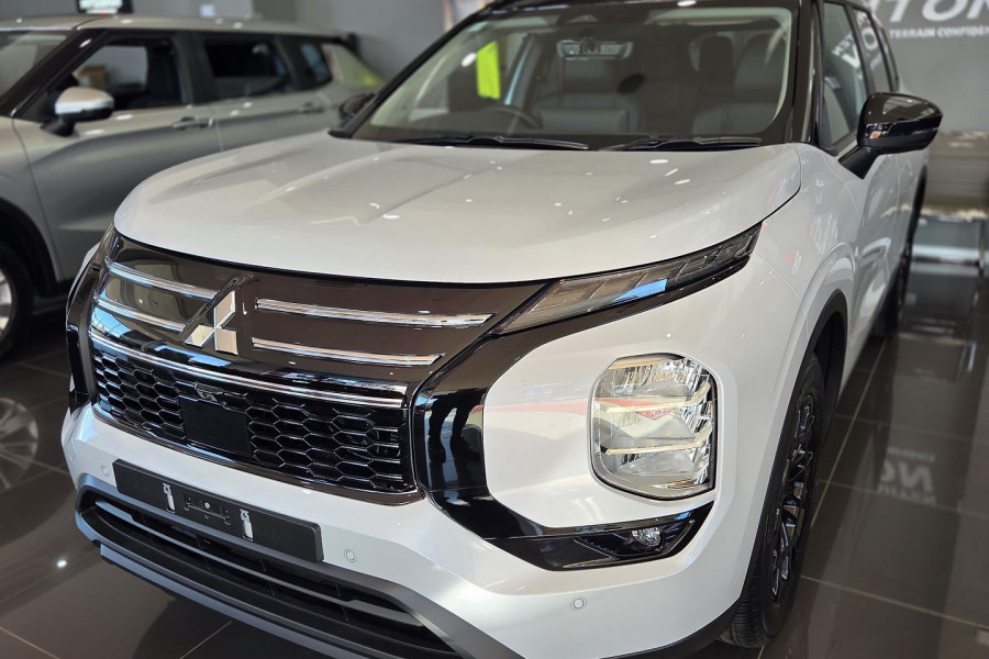 2025 Mitsubishi Outlander ZM LS SUV