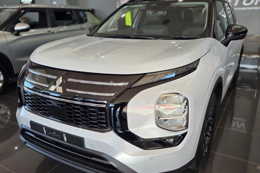 2025 Mitsubishi Outlander ZM LS SUV