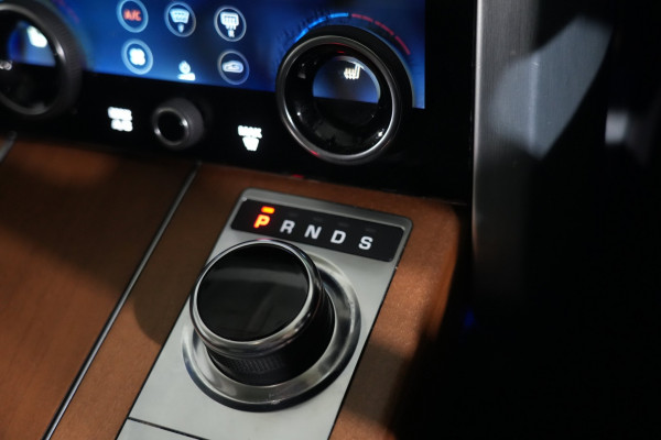 2019 Land Rover Range Rover SDV8 Autobiography SUV Image 17