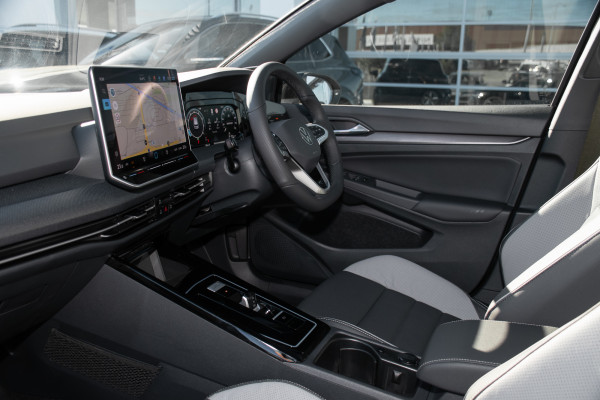 2026 Volkswagen Golf 8.5 110TSI R-Line Hatch Image 8