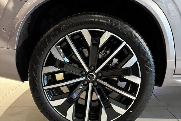 2026 Volvo XC90 L Series Ultra B5 Dark SUV Image 3