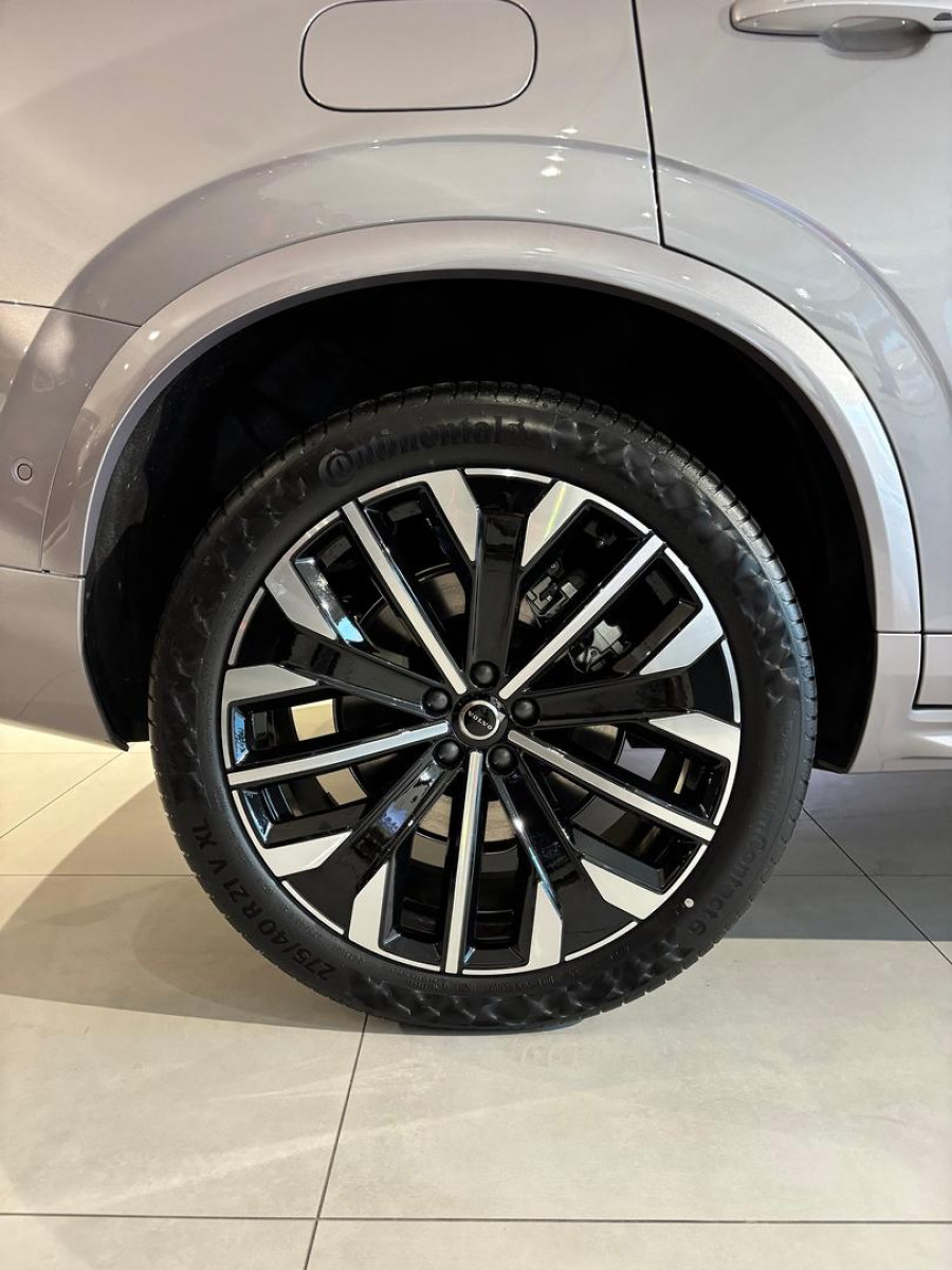 2026 Volvo XC90 L Series Ultra B5 Dark SUV Image 3