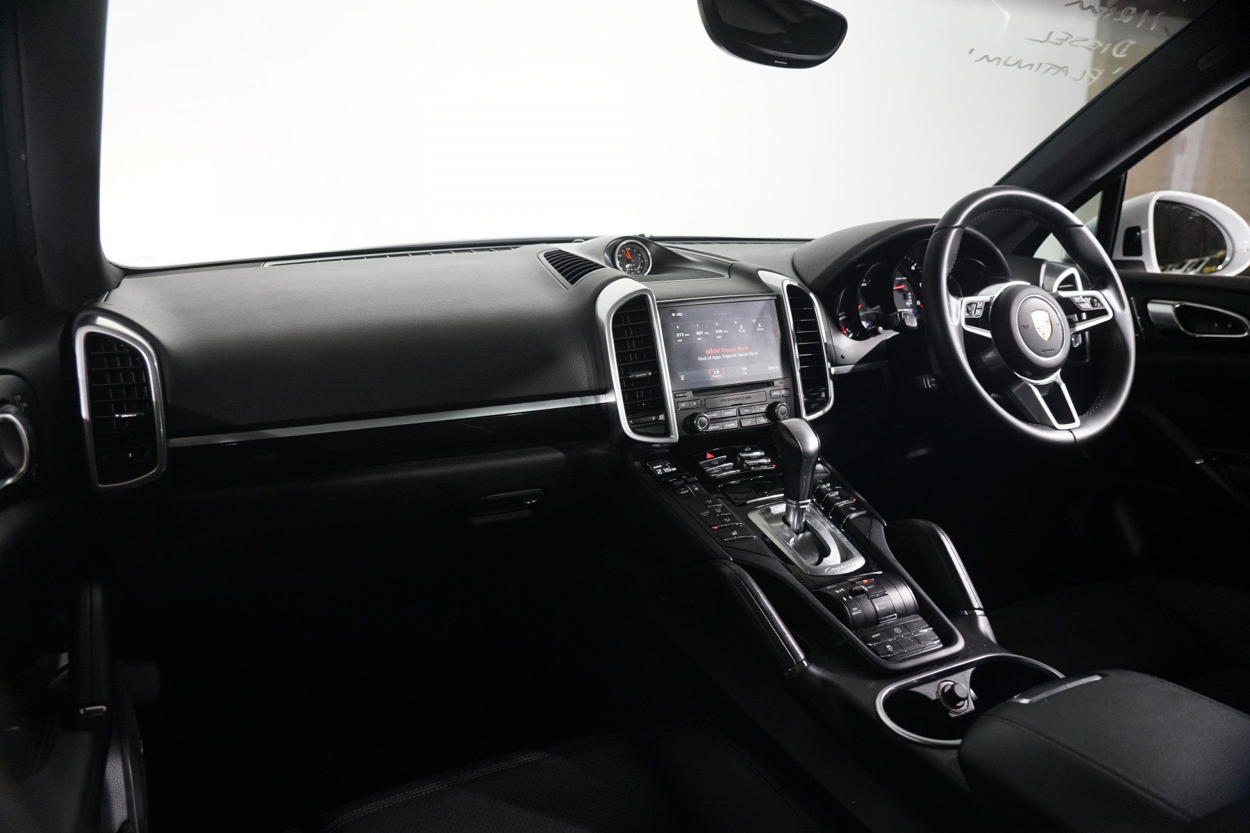 2016 Porsche Cayenne Diesel Platinum Edition SUV Image 12