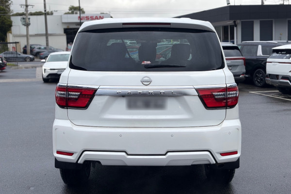 2024 Nissan Patrol Y62 Ti SUV Image 5