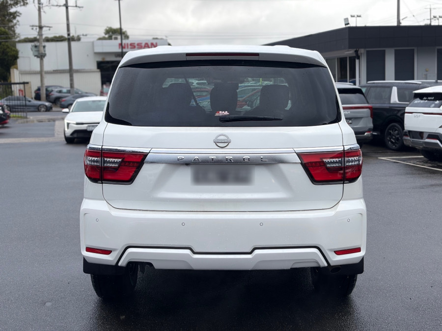 2024 Nissan Patrol Y62 Ti SUV Image 5