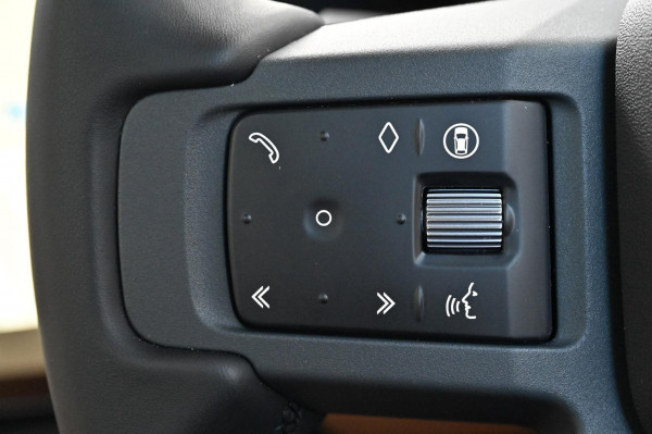 2026 Land Rover Defender L663 90 D250 S SUV image 17
