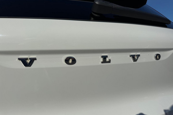 2020 Volvo XC40 XZ T4 Momentum SUV Image 11