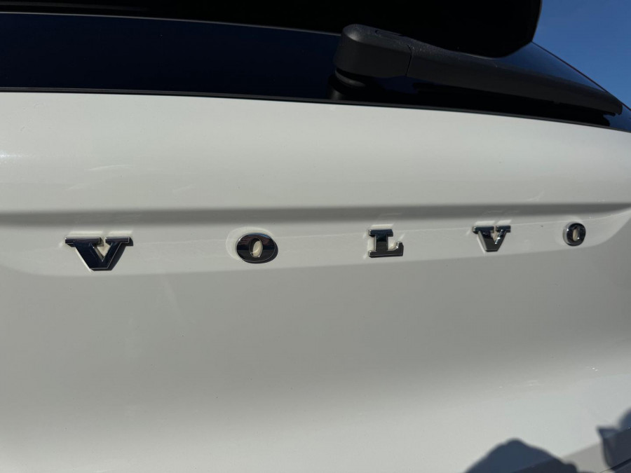 2020 Volvo XC40 XZ T4 Momentum SUV Image 11