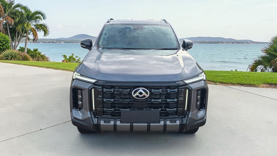 2026 MY25 LDV D90 SV9A Executive SUV Image 3