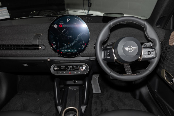 2026 MINI Cooper J01 SE Favoured Hatch image 7