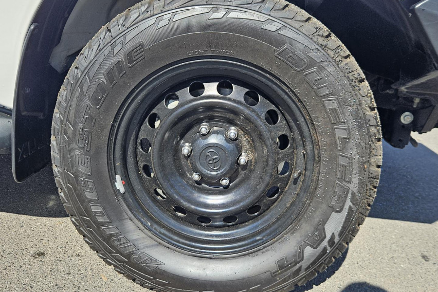 2022 Toyota HiLux GUN126R SR Double-Cab Pick-Up Image 10