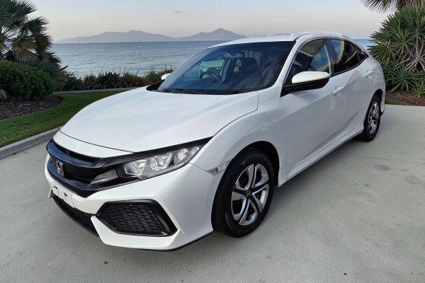 2018 Honda Civic 10th Gen VTi Hatch Image 3