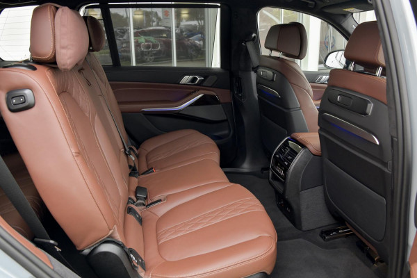 2025 BMW X7 G07 LCI xDrive40i M Sport SUV image 5