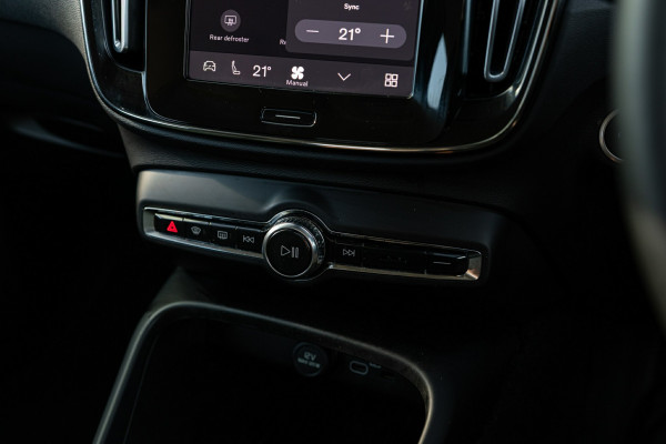 2025 MY26 Volvo XC40 XZ Plus B4 SUV Image 29