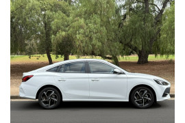 2024 MG MG5 AP32 Essence Sedan