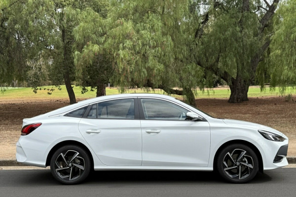 2024 MG MG5 AP32 Essence Sedan