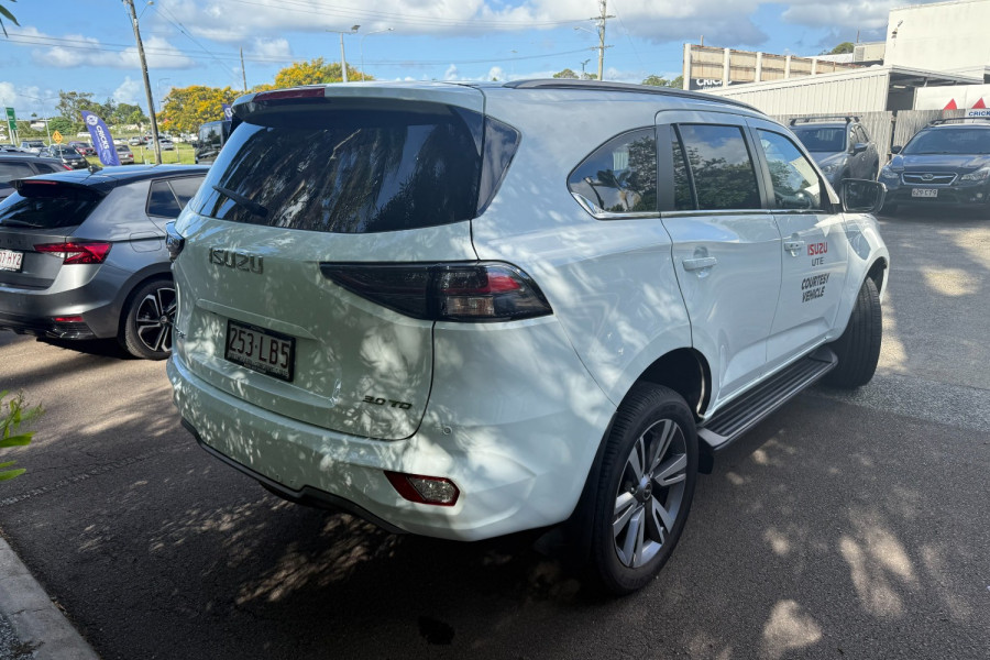 2024 Isuzu MU-X RJ LS-T SUV Image 11