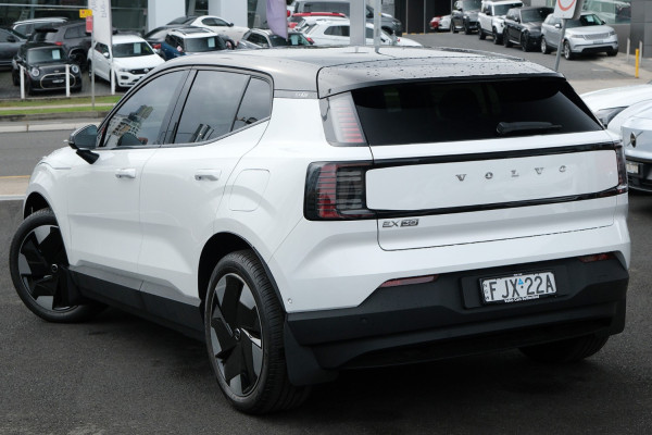 2024 Volvo EX30  Single Motor Extended Range Ultra SUV Image 2