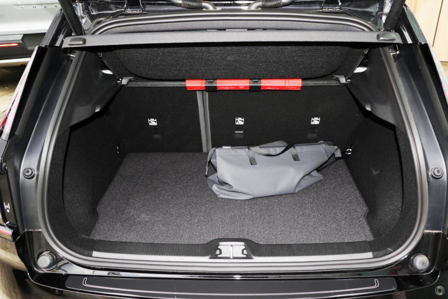 2025 Volvo EX30  Twin Motor Performance Ultra SUV Image 5