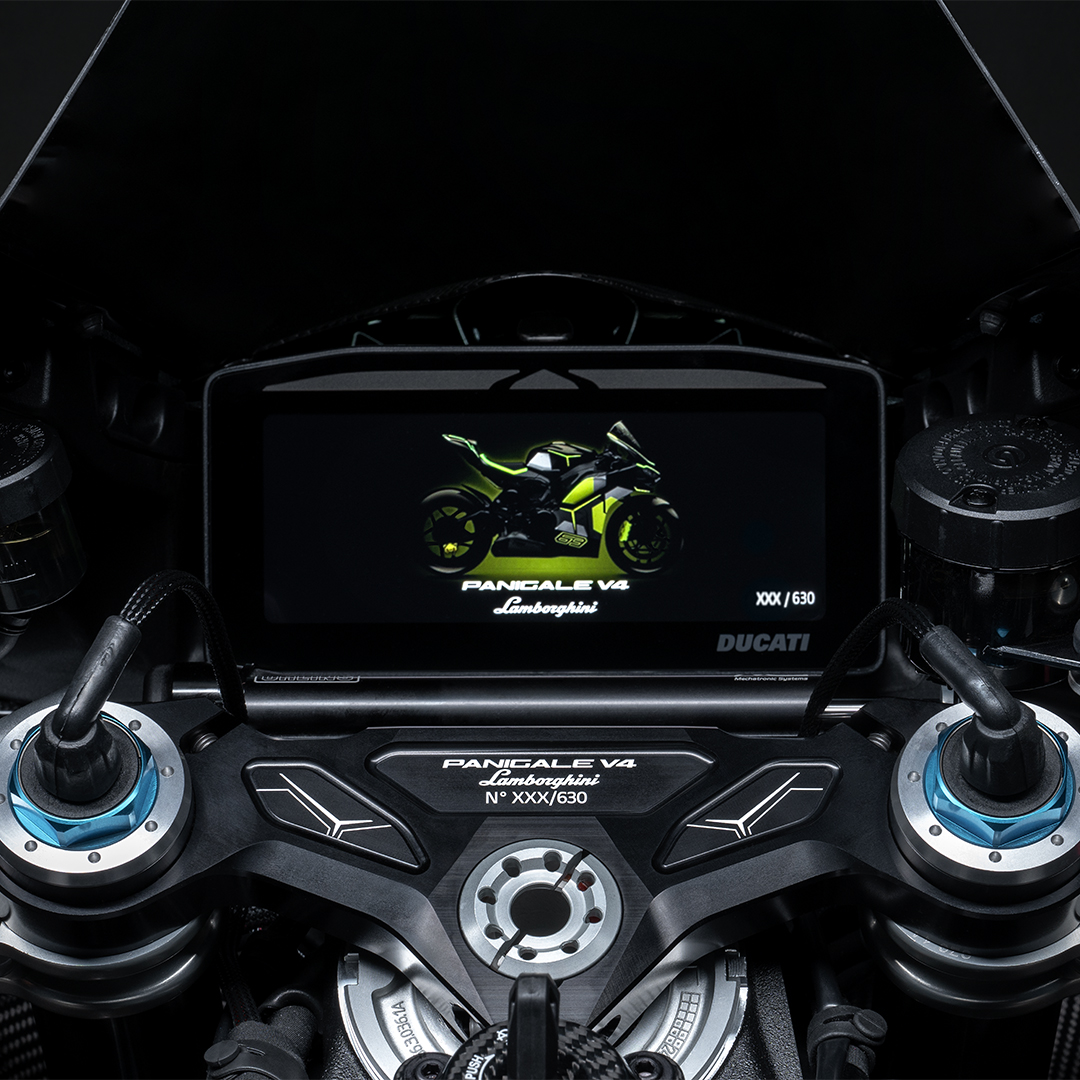 Exclusive details Image