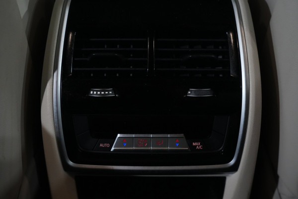 2020 BMW X7 M50i SUV image 15
